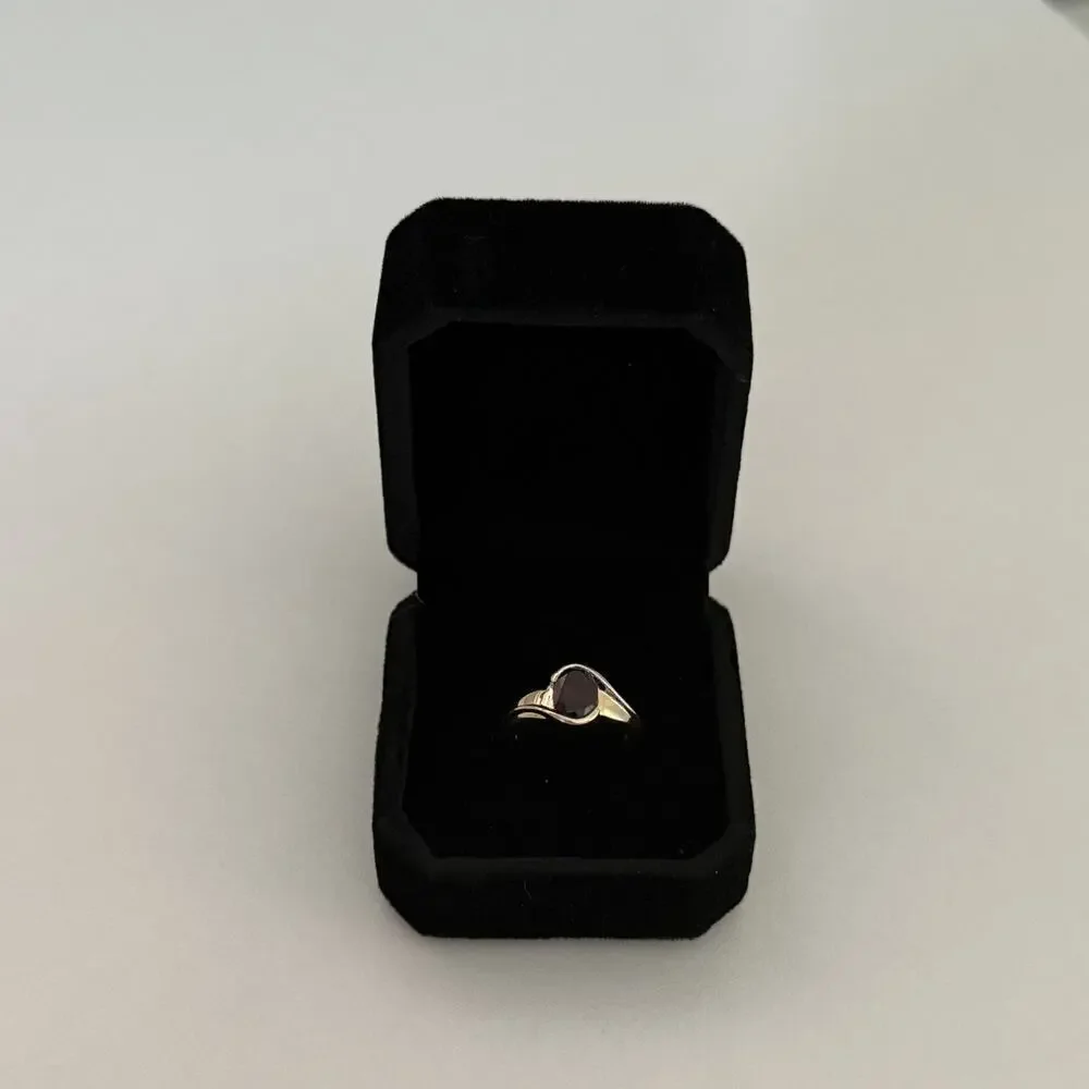 14K Gold Garnet Gemstone Solitaire Band Ring Size 4.5